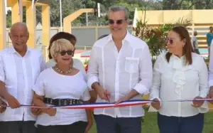 Abinader inaugura liceo en San Juan