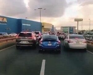 Ubican carro Honda Civic que nunca cedió el paso a una ambulancia en elevado de JFK