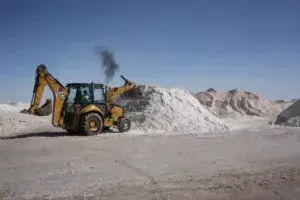 Bolivia inaugura planta en pos de ser uno de los mayores productores mundiales de litio