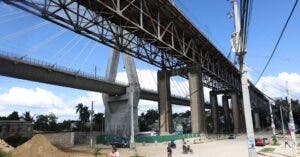 El Puente de la 17 se deteriora encima de residentes  Los Guandules