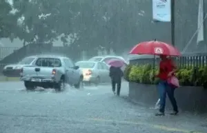 Vaguada y onda tropical provocarán lluvias; temperaturas permanecerán calurosas 