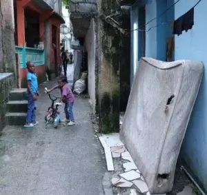 Una cañada tapada preocupa a moradores del sector San Rafael