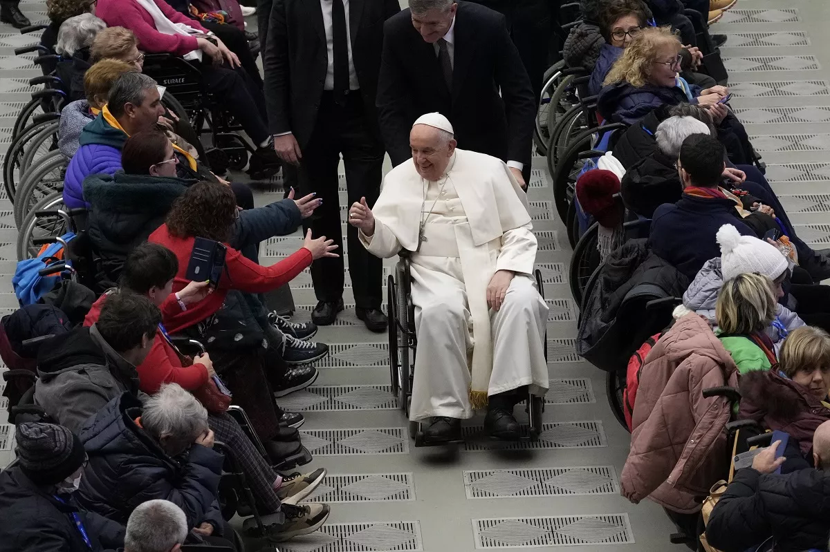 El papa advierte de los peligros de la inteligencia artificial y pide contribuya a la paz