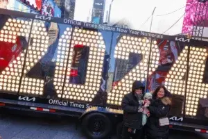 Los números de 2024 que darán la bienvenida al año nuevo ya pueden verse en Times Square