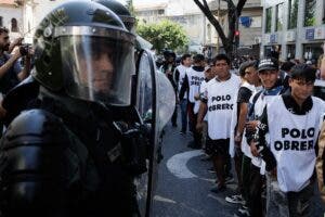 Decenas de miles de argentinos protestan contra Milei rodeados de fuertes medidas de seguridad