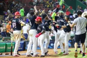 Leones extienden racha con hit 600 de Lake en Lidom