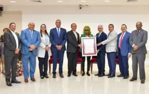 Senado reconoce a Fefita la Grande por ser pionera en la música típica