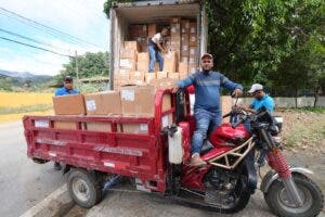 INABIE hace entrega de útiles escolares a estudiantes de San José de Ocoa afectados por lluvias