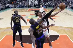 San Antonio vence a Lakers y cortan racha de 18 derrotas consecutivas