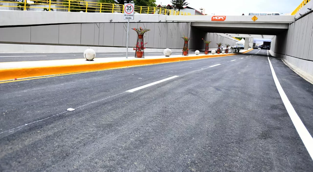 Presidente Abinader deja en servicio la remodelada avenida Las Carreras, en Santiago