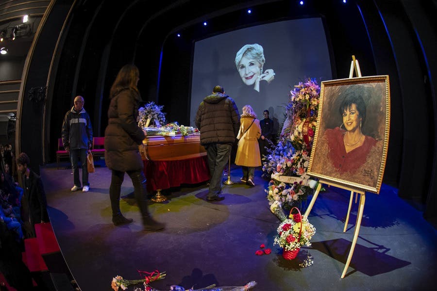 Miles de ciudadanos homenajean a la actriz española Concha Velasco en su último adiós