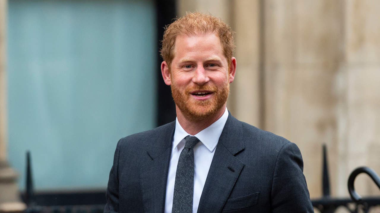 El príncipe Harry gana demanda contra tabloide británico por hackear su teléfono
