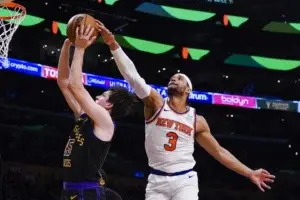 Knicks superan triple-doble número 109 de LeBron y mantienen a raya a los Lakers