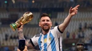 Venden por 7,8 millones de dólares las 6 camisetas usadas por Messi en Qatar 2022