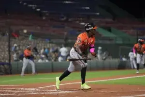 Espino, Mateo guían victoria Toros sobre Licey