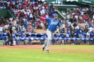 Hernández y Valdez lideran triunfo del Licey sobre el Escogido