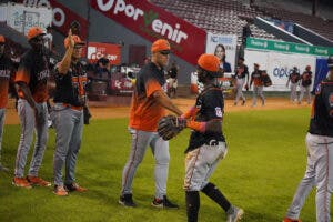 Simon truena y Toros dividen doble cartelera con Gigantes