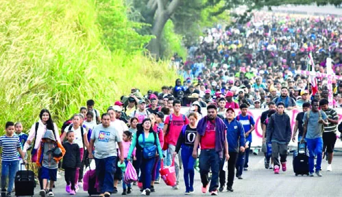 Migrantes se reagrupan en caravana