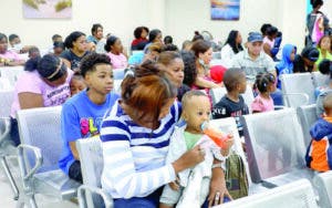 Infectólogo: Hay un aumento de casos de covid e influenza, pero la gente se está cuidando más