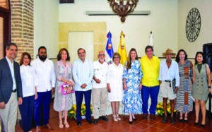 Ayuntamiento DN distingue a escritor