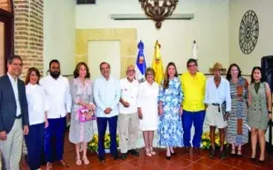 Ayuntamiento DN distingue a escritor