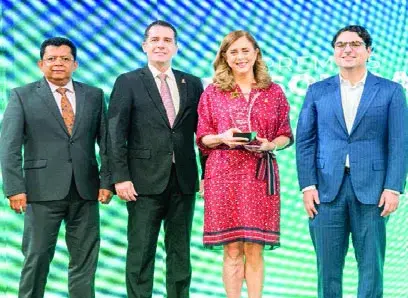 Fundación Dominicana de Desarrollo celebra premios