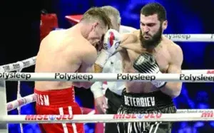 El ruso Beterbiev se mantiene con récord impoluto