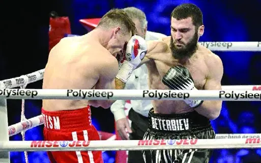 El ruso Beterbiev se mantiene con récord impoluto