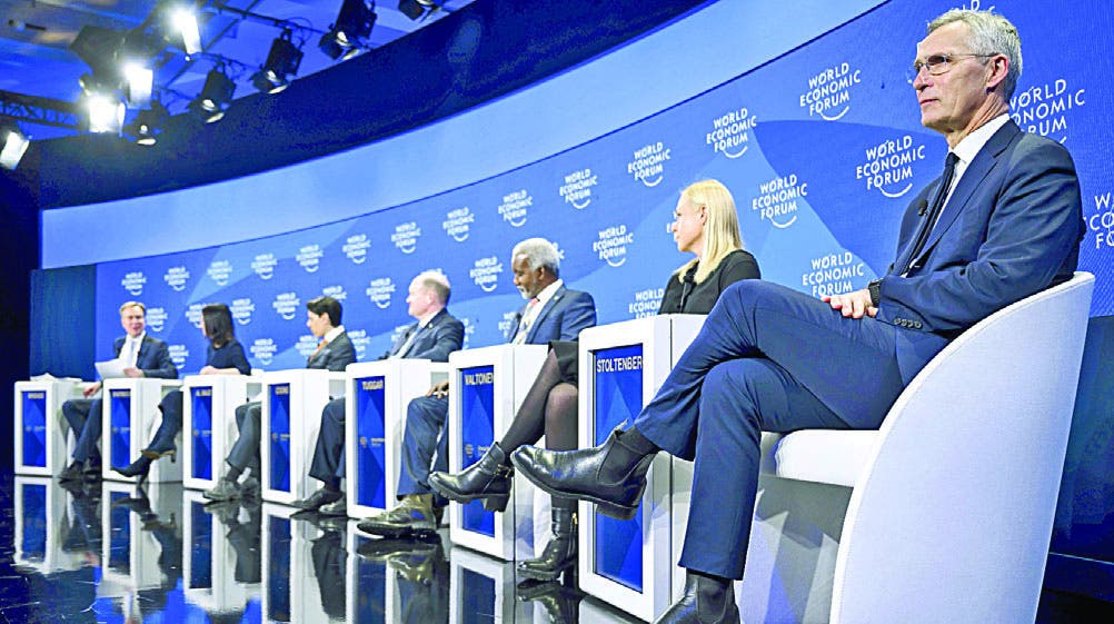 Davos ofrece un manual para combatir la desinformación