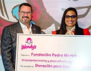 Wendy’s entrega donativo a Fundación Pedro Martínez