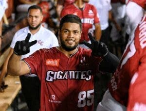 Gigantes se mantienen con vida y derrotan 9 por 5 al Licey