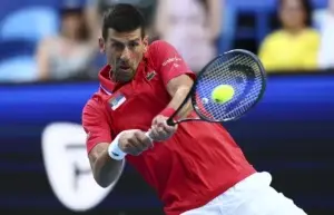 Djokovic derrocha optimismo, pese  a dolores muñeca