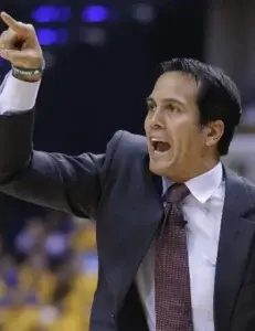 Erik Spoelstra logra pacto histórico NBA