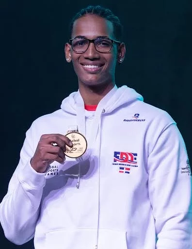 Bryan Tineo gana oro en Deportes Globales