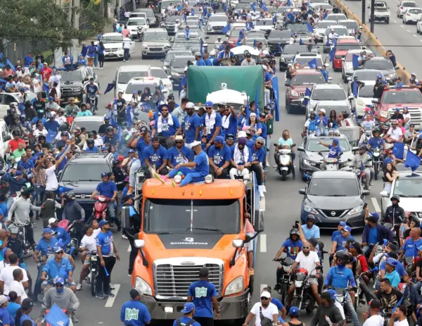 Miles de fanáticos de los Tigres del Licey disfrutaron junto a sus jugadores por el torneo.