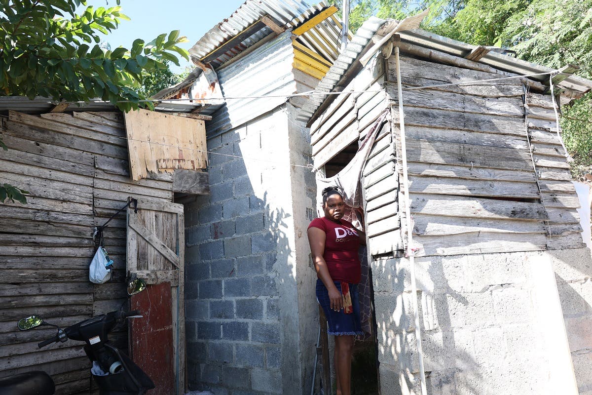 A Yesi y a sus dos hijos la casa se les está cayendo encima