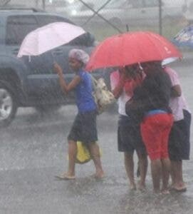 Lluvias causan colapso badén en Puerto Plata