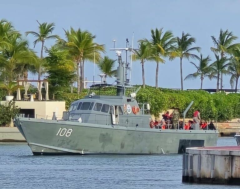 Rescatan 33 personas cuya embarcación quedó a la deriva en la zona Este