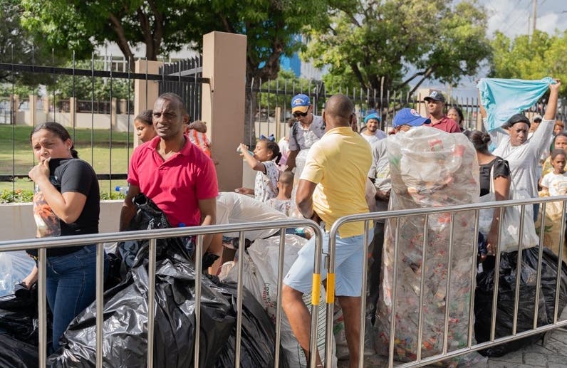 ADN colecta tres millones botellas  por juguetes