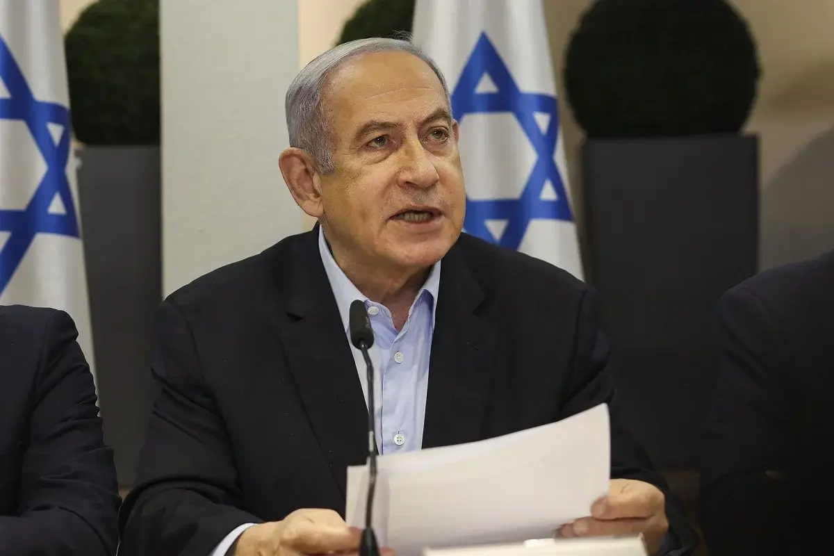 Miles toman las calles frente al Parlamento de Israel y exigen dimitir a Netanyahu