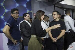 El presidente Noboa visita el canal de televisión de Ecuador que sufrió asalto armado