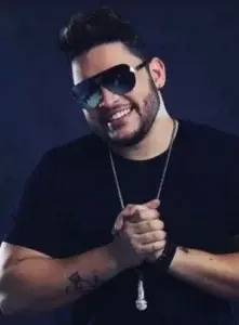 Rafely Rosario se posiciona con merengue “Mujer bonita”