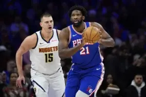 Embiid eclipsa a Jokic en el enfrentamiento de Filadelfia y Denver