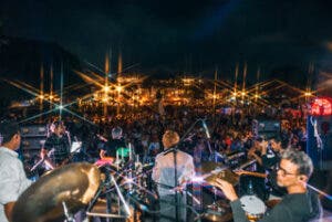 Retro Jazz llegó con fuerza a la Plaza España