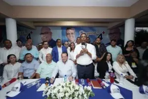 Paliza juramenta en PRM candidatos PLD y FP de Esperanza 