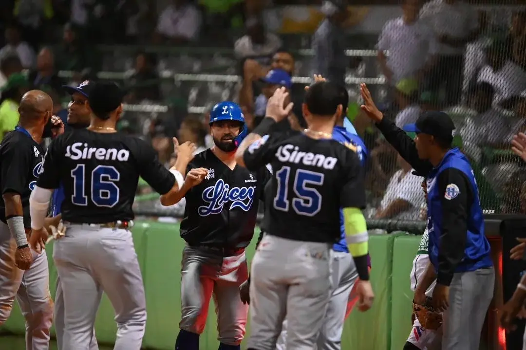 Licey blanquea a Estrellas 5-0 y logran primer triunfo en la final