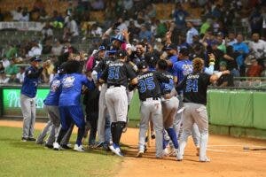 Licey da estocada a Estrellas y se ponen a una victoria para ser campeón