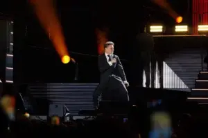 Luis Miguel arrancó su Tour 2024 en Santo Domingo entre dudas por suspensión de la víspera