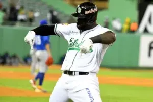 Miguel Sanó pega jonrón y Estrellas toman la delantera en final del béisbol