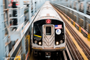 Muere una persona al ser empujada hacia las vías en metro de Nueva York